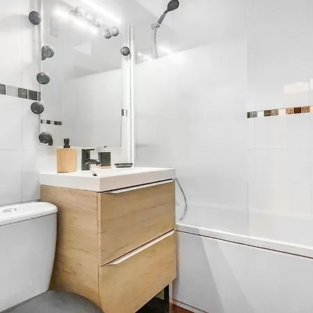 Homey Colibri - New / Free Parking/ Proche Gare / Aux Portes De Genevegeneve 아파트